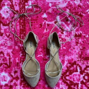Qupid Faux Suede Light Taupe Lace-Up Flats - size 8.5